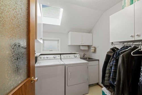 37 Riverview Close, Cochrane, AB 