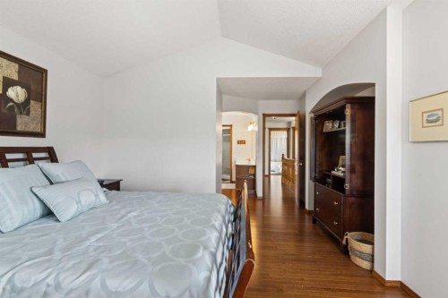 37 Riverview Close, Cochrane, AB 
