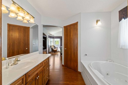 37 Riverview Close, Cochrane, AB 