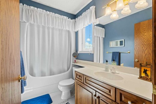 37 Riverview Close, Cochrane, AB 