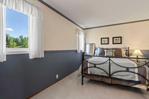 37 Riverview Close, Cochrane, AB 