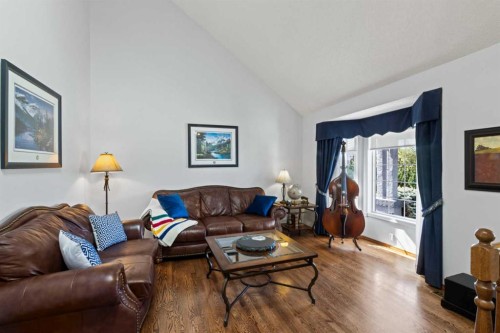 37 Riverview Close, Cochrane, AB 