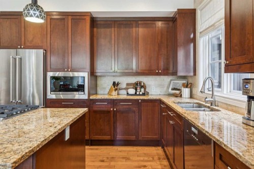 2228 Broadview Road Nw, Calgary, AB 