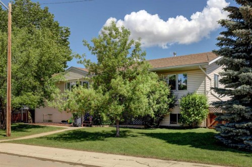 426 9 Street, Beiseker, AB 