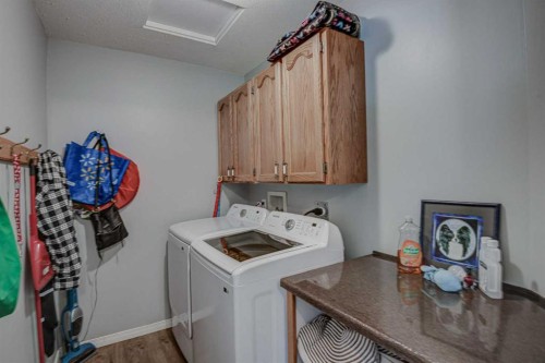 1625 15A Street, Didsbury, AB - Indoor Photo Showing Laundry Room