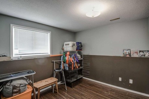 1625 15A Street, Didsbury, AB - Indoor