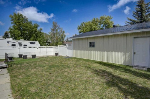 1625 15A Street, Didsbury, AB - Outdoor