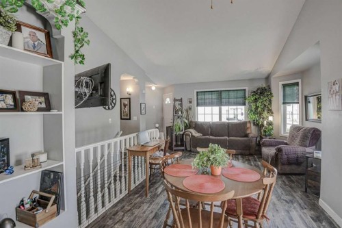 1625 15A Street, Didsbury, AB - Indoor