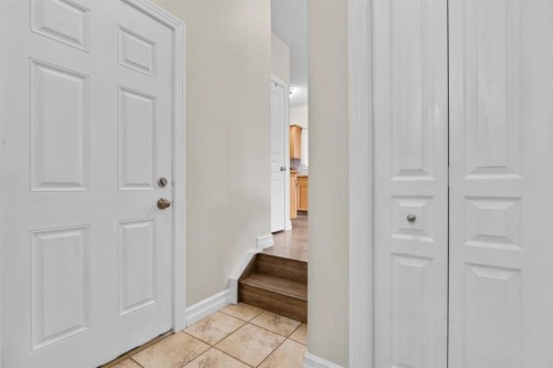 27 Bridleridge View Sw, Calgary, AB - Indoor Photo Showing Other Room