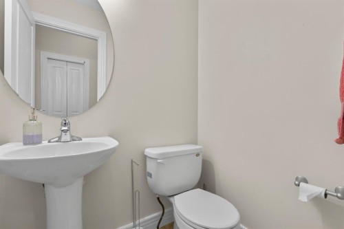 27 Bridleridge View Sw, Calgary, AB - Indoor Photo Showing Bathroom