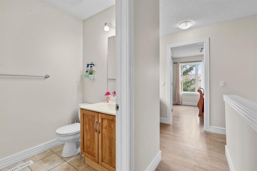 27 Bridleridge View Sw, Calgary, AB - Indoor Photo Showing Bathroom