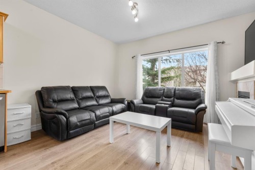 27 Bridleridge View Sw, Calgary, AB - Indoor Photo Showing Living Room