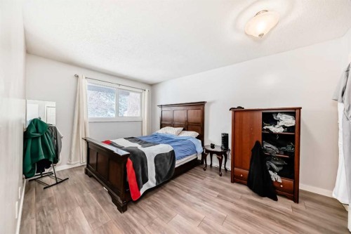 25-3745 Fonda Way Se, Calgary, AB - Indoor Photo Showing Bedroom