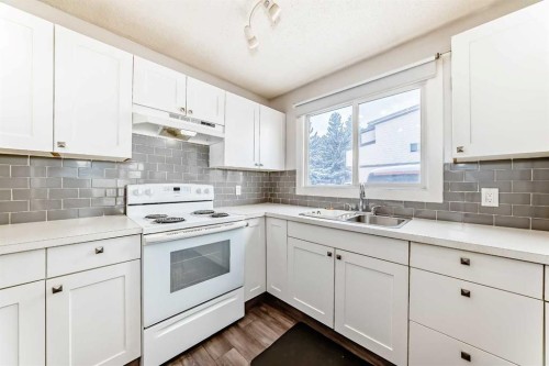 25-3745 Fonda Way Se, Calgary, AB - Indoor Photo Showing Kitchen With Double Sink