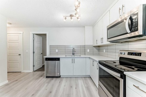 152 Cranbrook Square Se, Calgary, AB 