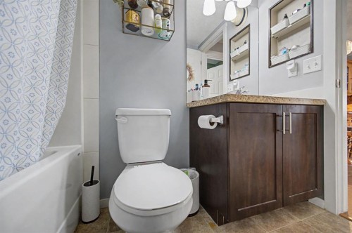 3312-279 Copperpond Common Se, Calgary, AB - Indoor Photo Showing Bathroom