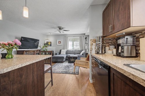 3312-279 Copperpond Common Se, Calgary, AB - Indoor Photo Showing Kitchen