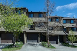 22 Glamis Gardens SW Calgary, AB T3E 6S4
