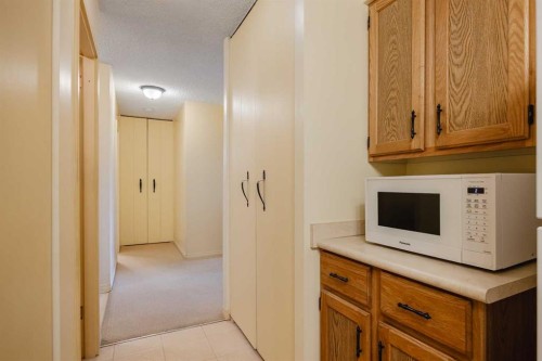 1003-80 Point Mckay Crescent Nw, Calgary, AB - Indoor Photo Showing Other Room