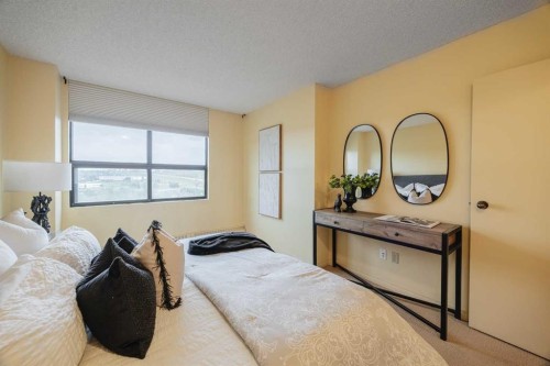 1003-80 Point Mckay Crescent Nw, Calgary, AB - Indoor Photo Showing Bedroom