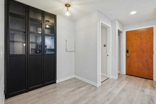 304-317 19 Avenue Sw, Calgary, AB - Indoor Photo Showing Other Room