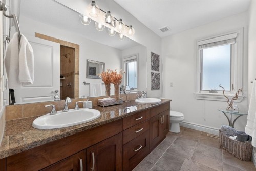 32 Aspen Meadows Manor Sw, Calgary, AB 