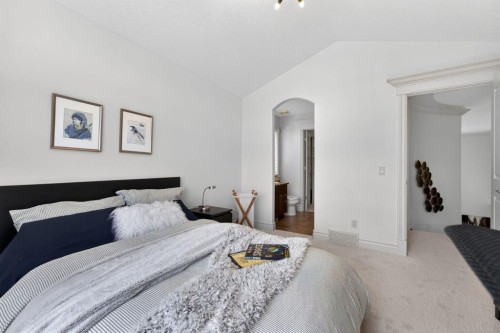 32 Aspen Meadows Manor Sw, Calgary, AB 