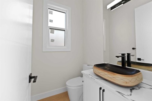 8106 47 Avenue Nw, Calgary, AB 