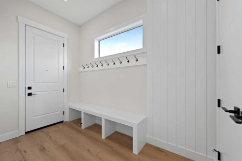 8106 47 Avenue Nw, Calgary, AB 