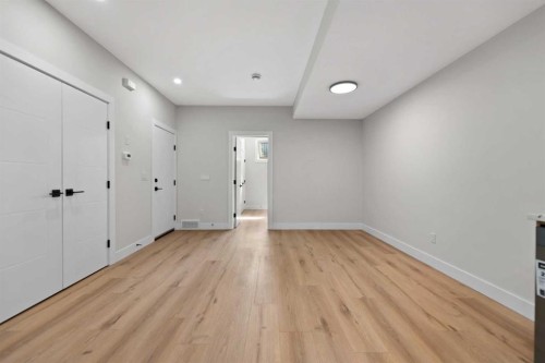 8106 47 Avenue Nw, Calgary, AB 