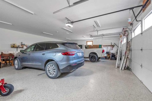 64134-265 West Road, Rural Bighorn No. 8, M.D. Of, AB - Indoor Photo Showing Garage