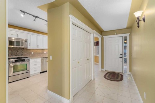 35 Prominence Path Sw, Calgary, AB - Indoor Photo Showing Kitchen