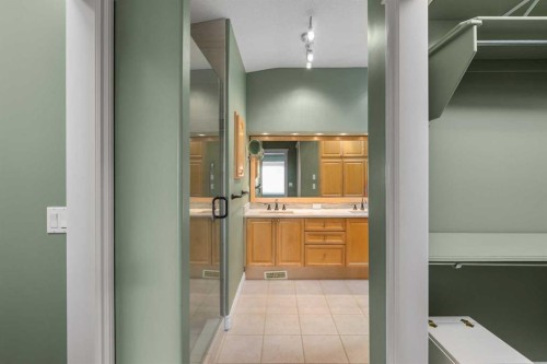 35 Prominence Path Sw, Calgary, AB - Indoor Photo Showing Bathroom