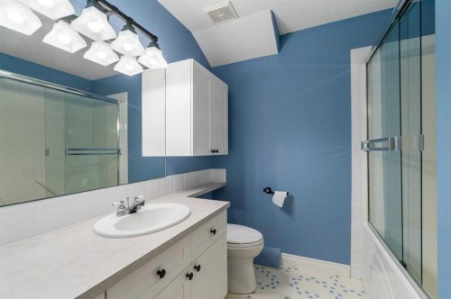 35 Prominence Path Sw, Calgary, AB - Indoor Photo Showing Bathroom