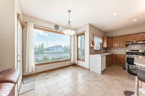 75 Hampstead Way Nw, Calgary, AB - Indoor Photo Showing Kitchen
