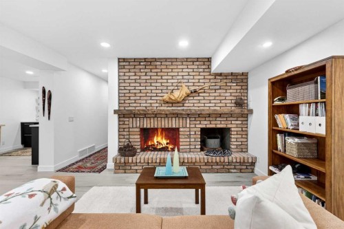 8932 Baylor Crescent Sw, Calgary, AB 