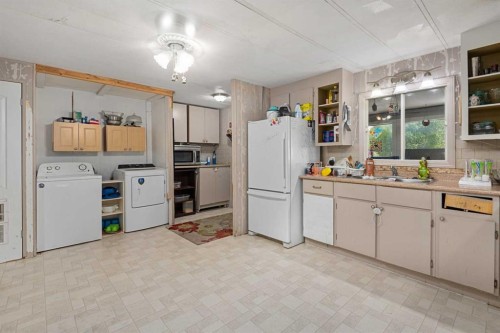 461-3223 83 Street Nw, Calgary, AB 