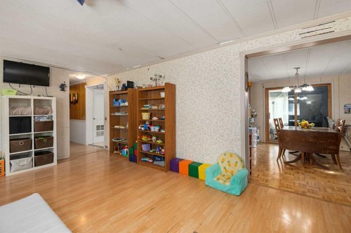 461-3223 83 Street Nw, Calgary, AB 