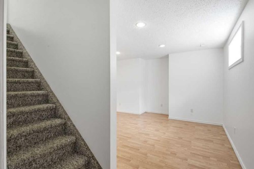 690 Coventry Drive Ne, Calgary, AB 