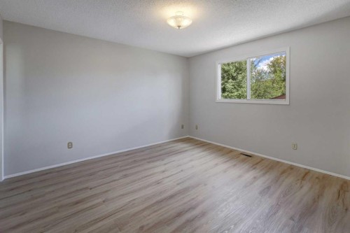 9 Maple Leaf Road, Strathmore, AB 