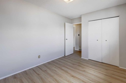 9 Maple Leaf Road, Strathmore, AB 