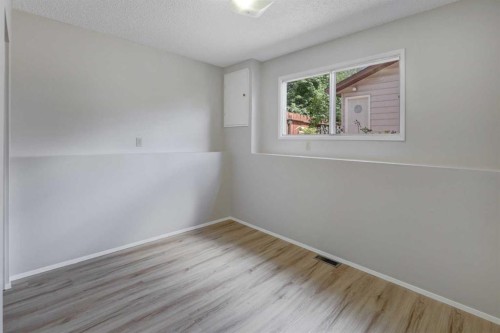 9 Maple Leaf Road, Strathmore, AB 