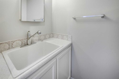 9 Maple Leaf Road, Strathmore, AB 