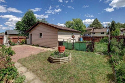 9 Maple Leaf Road, Strathmore, AB 