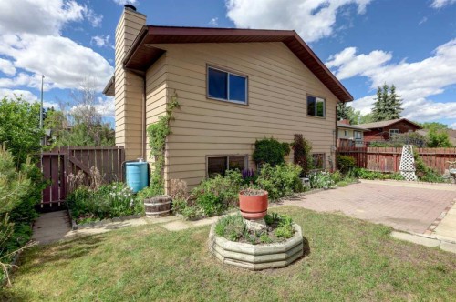 9 Maple Leaf Road, Strathmore, AB 