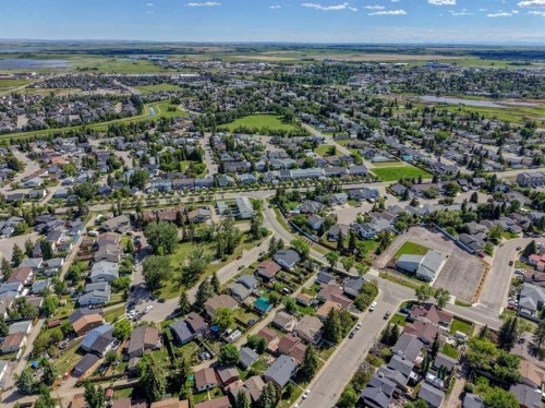 9 Maple Leaf Road, Strathmore, AB 