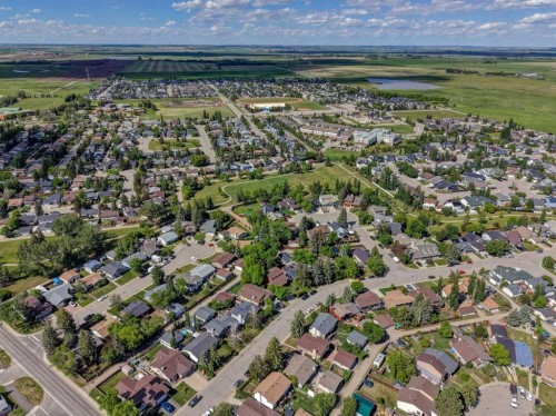 9 Maple Leaf Road, Strathmore, AB 