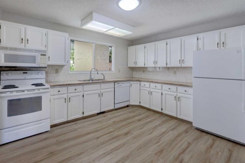 9 Maple Leaf Road, Strathmore, AB 