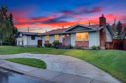 10640 Oakmoor Way SW Calgary, AB T2W 2H8