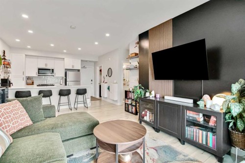 208-255 Les Jardins Park Se, Calgary, AB - Indoor Photo Showing Living Room